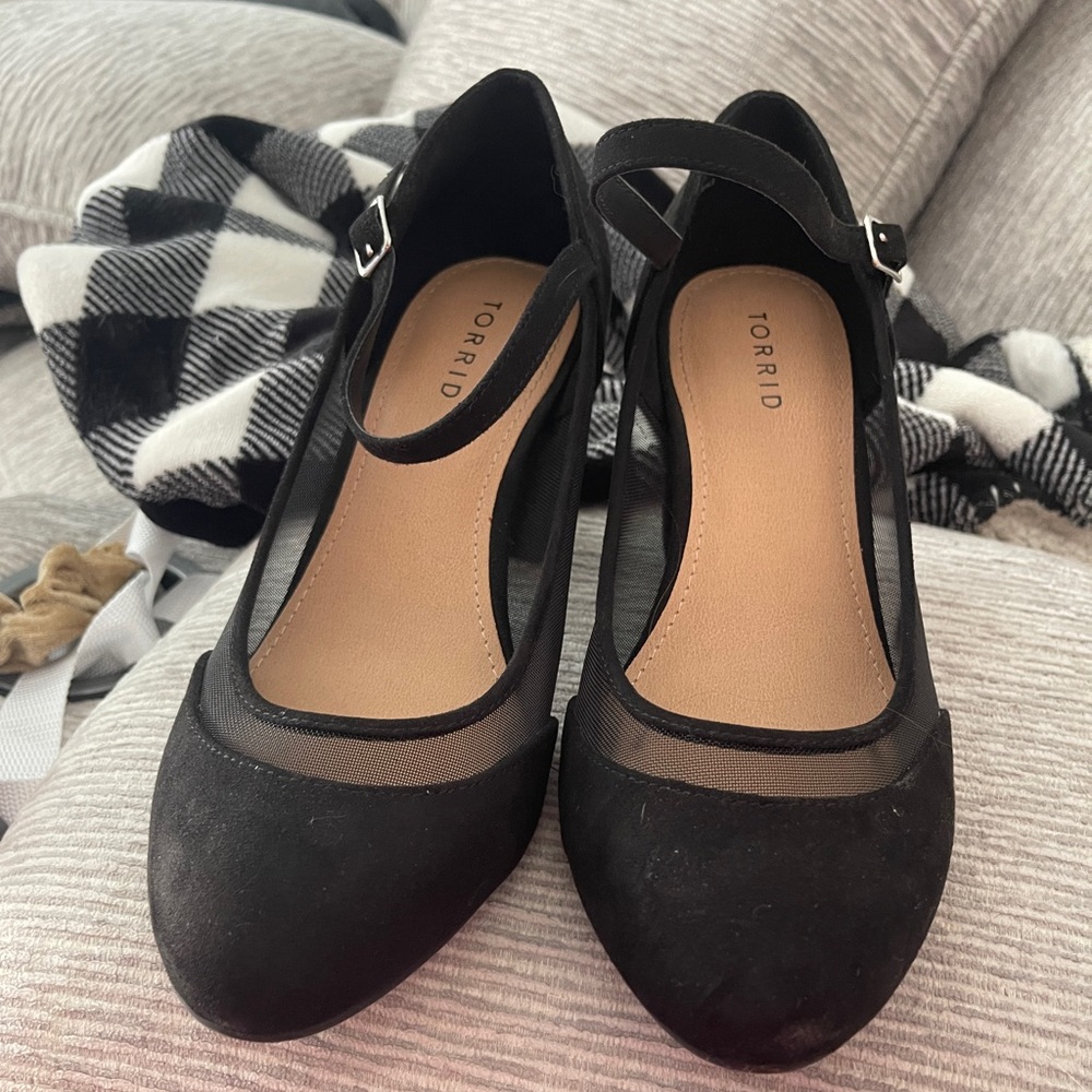 EUC Beautiful Torrid Suede Heels Size 8.5 WW